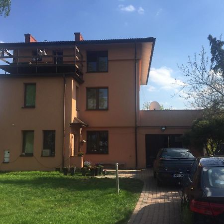 Apartament samodzielny pokój w wygodnym domu z parkingiem Piaseczno  Zewnętrze zdjęcie