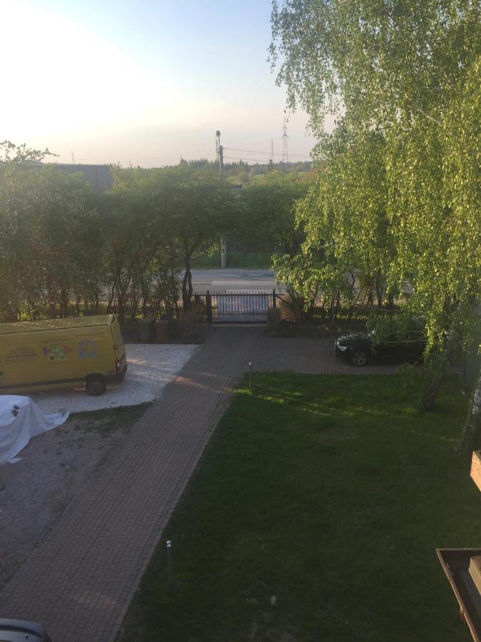 Apartament samodzielny pokój w wygodnym domu z parkingiem Piaseczno  Zewnętrze zdjęcie